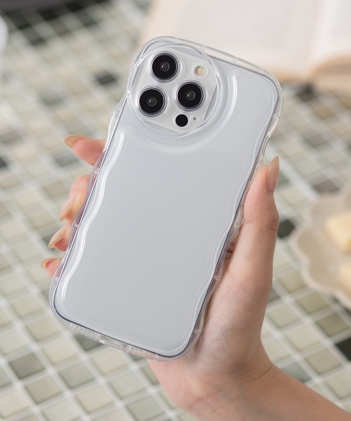 emonique(エモニーク)の「iPhoneケース カバー ウェーブ うねうね【SE/11/11pro/12/12pro/13/13pro/14/14pro/15/15pro/16/16pro対応】(スマホケース/カバー・レディース・グリーン/ブラック/ネイビー/ブルー/ピンク/イエロー/クリア/クリアブラック/ホワイト/ライトグリーン・iPhone 7/8/SE(第2/第3世代)/iPhone 11/iPhone 11 Pro/iPhone 12/iPhone 13/iPhone 14 Pro/iPhone 12 Pro/iPhone 14/iPhone 13 Pro/iPhone 15/iPhone 15 Pro/iPhone 12/12 Pro/iPhone 16 Pro/iPhone 16)」の10枚目の写真