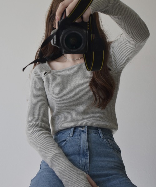 Reurie'(レウリィ)の「【ロングセラー/7色展開】スリットショルダーニット / ショルダーカット 肩開き オープンショルダー メランジニット チャコールグレー グレー ベージュ ピンク ミント ブルー ブラウン ネイビー プルオーバー スクエアネック 大人カジュアル きれいめ シンプル リブ オフィスカジュアル(ニット/セーター・レディース・ライトグレー/ベージュ/チャコールグレー/ピンク/ブラウン/ネイビー/ミント・FREE)」の12枚目の写真