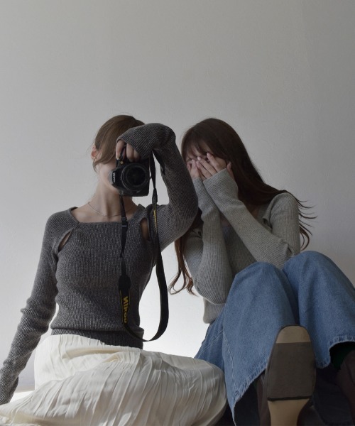 Reurie'(レウリィ)の「【ロングセラー/7色展開】スリットショルダーニット / ショルダーカット 肩開き オープンショルダー メランジニット チャコールグレー グレー ベージュ ピンク ミント ブルー ブラウン ネイビー プルオーバー スクエアネック 大人カジュアル きれいめ シンプル リブ オフィスカジュアル(ニット/セーター・レディース・ライトグレー/ベージュ/チャコールグレー/ピンク/ブラウン/ネイビー/ミント・FREE)」の19枚目の写真