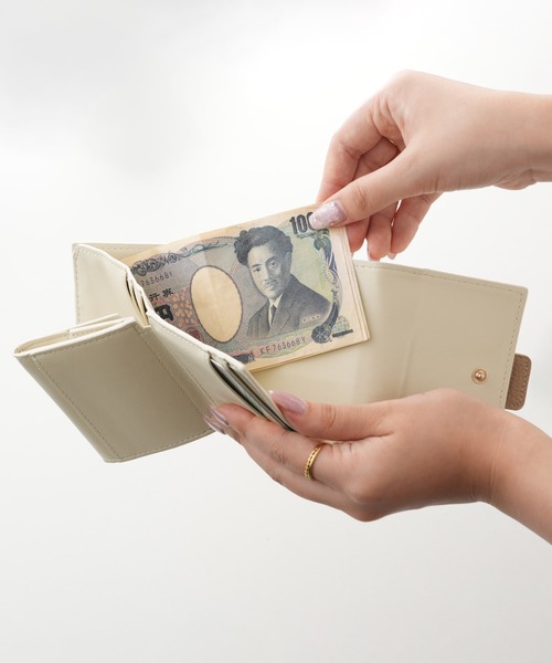 ALTROSE（アルトローズ）の「ボックスコイン 三つ折り財布 ミニ財布 ボックス型 ドリュー（財布・レディース・アイボリー系/ブラック/アイボリー/ベージュ系/シルバー・FREE）」の14枚目の写真