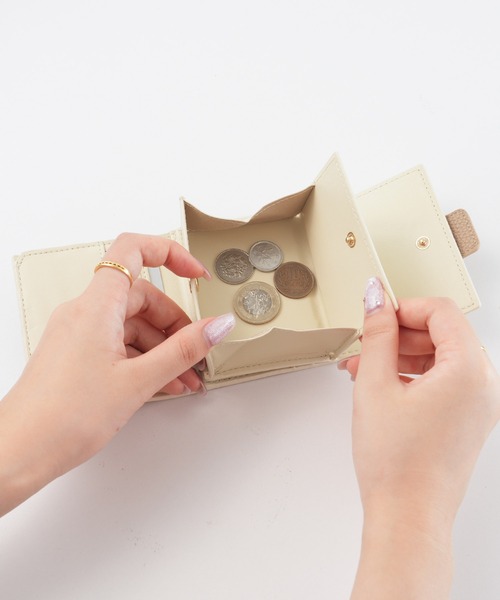 ALTROSE（アルトローズ）の「ボックスコイン 三つ折り財布 ミニ財布 ボックス型 ドリュー（財布・レディース・アイボリー系/ブラック/アイボリー/ベージュ系/シルバー・FREE）」の15枚目の写真