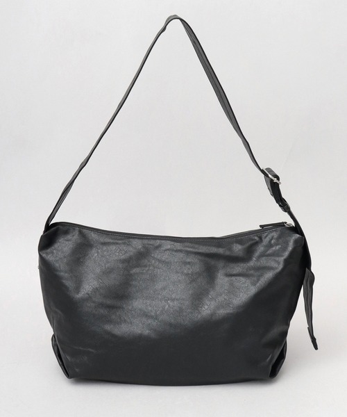 Legato Largo（レガートラルゴ）の「洗える レザー調 ハンモック ショルダーバッグ 軽量・肩楽仕様 A4対応（ショルダーバッグ・メンズ・ブラック・FREE）」の5枚目の写真