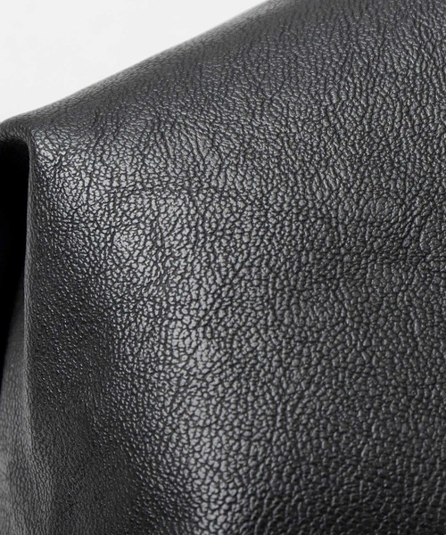 Legato Largo（レガートラルゴ）の「洗える レザー調 ハンモック ショルダーバッグ 軽量・肩楽仕様 A4対応（ショルダーバッグ・メンズ・ブラック・FREE）」の12枚目の写真