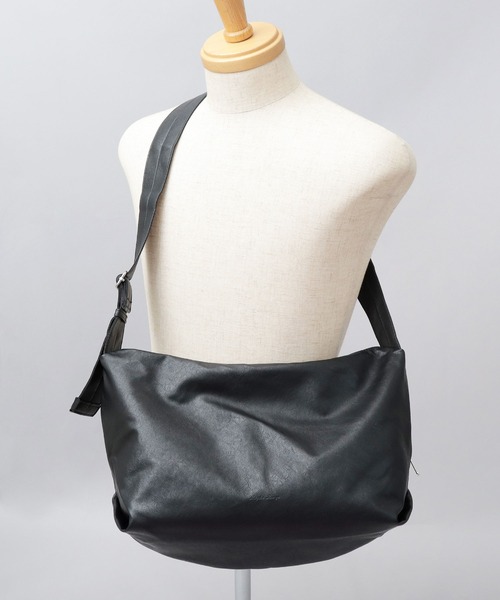 Legato Largo（レガートラルゴ）の「洗える レザー調 ハンモック ショルダーバッグ 軽量・肩楽仕様 A4対応（ショルダーバッグ・メンズ・ブラック・FREE）」の18枚目の写真