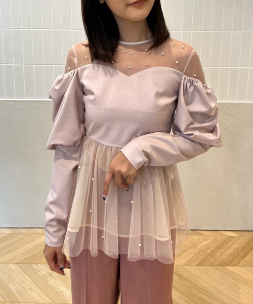 EIMY ISTOIRE（エイミーイストワール）の「シアーパールオフショルダートップス（シャツ/ブラウス・レディース・サックスブルー/ピンク/ベージュ/ブラック/アイボリー・FREE）」の5枚目の写真