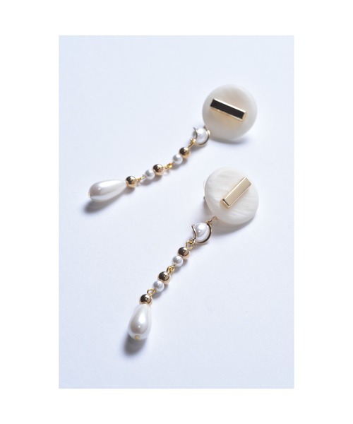 tone（トーン）の「【Astyle】インポートボタン×パールピアス(MA)（ピアス（両耳用）・レディース・ゴールド・FREE）」の2枚目の写真