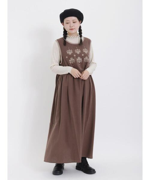 Samansa Mos2（サマンサ モスモス）の「花刺繍パイピングノースリワンピース（ワンピース・レディース・チャコールグレー/ブラウン/キナリ・F）」の4枚目の写真