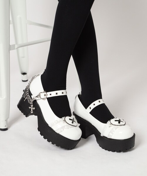 cs T&P（シーエスティーアンドピー）の「厚底ハートフリルストラップパンプス（パンプス・レディース・ホワイト系2/ブラック系1・S/M/L/LL）」の16枚目の写真