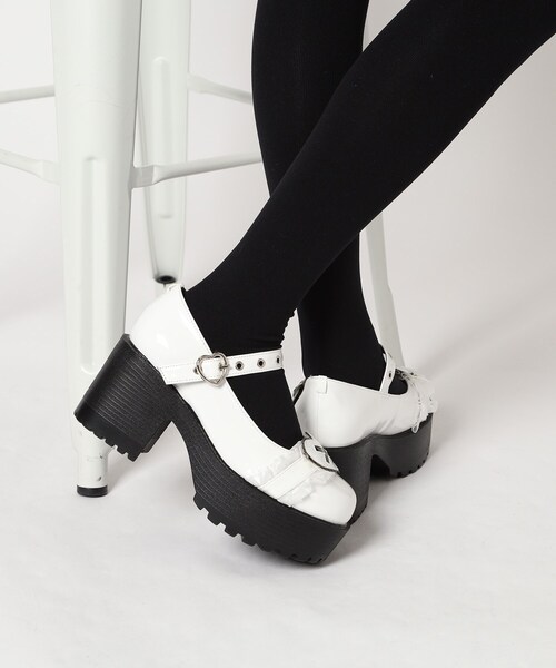cs T&P（シーエスティーアンドピー）の「厚底ハートフリルストラップパンプス（パンプス・レディース・ホワイト系2/ブラック系1・S/M/L/LL）」の17枚目の写真