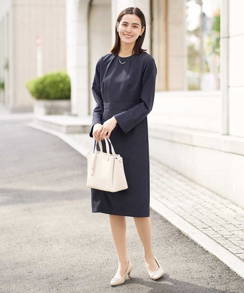 a.v.v（アーヴェヴェ）の「【洗える/イージーケア】ダブルクロスIラインワンピース（ワンピース・レディース・ライトグレー/ネイビー・36/38/40）」の12枚目の写真