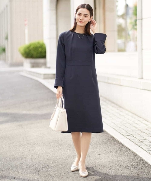 a.v.v（アーヴェヴェ）の「【洗える/イージーケア】ダブルクロスIラインワンピース（ワンピース・レディース・ライトグレー/ネイビー・36/38/40）」の13枚目の写真