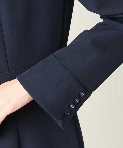 a.v.v（アーヴェヴェ）の「【洗える/イージーケア】ダブルクロスIラインワンピース（ワンピース・レディース・ライトグレー/ネイビー・36/38/40）」の6枚目の写真