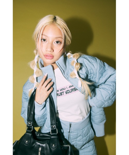 LAGUA GEM（ラグアジェム）の「NEON プリントロングTシャツ（Tシャツ/カットソー・レディース・ブラック/ホワイト/ブルー・FREE）」の7枚目の写真