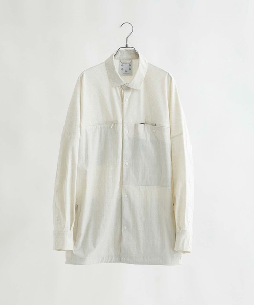 alk phenix(アルクフェニックス)の「alk phenix(アルクフェニックス)Square Pocket Shirts KAR/ロングスリーブシャツ/ワイドシルエット/メンズシャツ/karu-stretch taffeta II(シャツ/ブラウス・メンズ・オフホワイト/ブラック系その他/グレー/カーキ/ホワイト系その他・M/L/XL)」の4枚目の写真