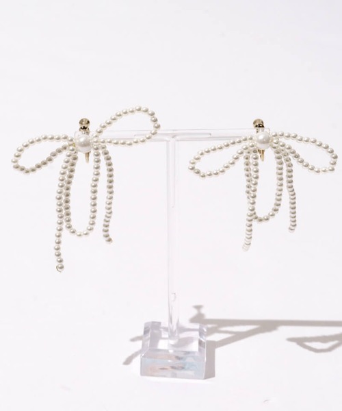 flower（フラワー）の「パーリーリボンイヤリング（イヤリング・レディース・ホワイト・FREE）」の3枚目の写真