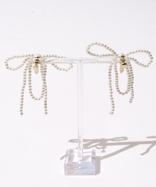 flower（フラワー）の「パーリーリボンイヤリング（イヤリング・レディース・ホワイト・FREE）」の5枚目の写真