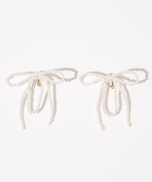 flower（フラワー）の「パーリーリボンイヤリング（イヤリング・レディース・ホワイト・FREE）」の6枚目の写真