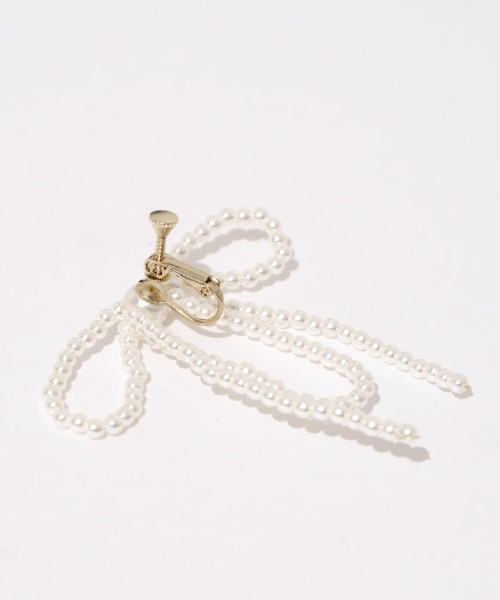 flower（フラワー）の「パーリーリボンイヤリング（イヤリング・レディース・ホワイト・FREE）」の7枚目の写真