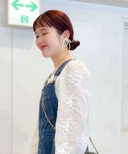 flower（フラワー）の「パーリーリボンイヤリング（イヤリング・レディース・ホワイト・FREE）」の11枚目の写真