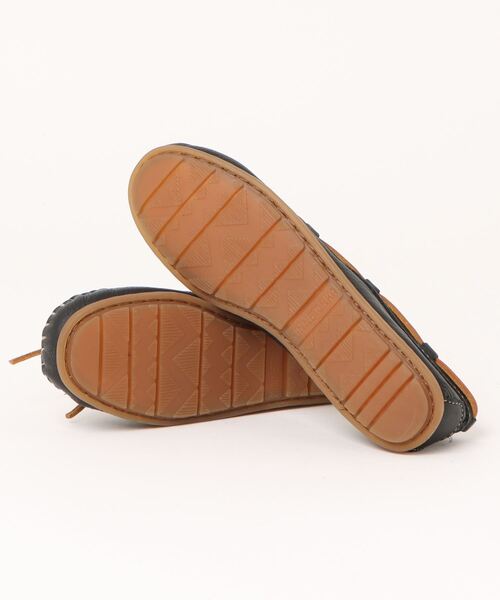 Minnetonka(ミネトンカ)の「【W】【it】【IW3】【ミネトンカ MINNETONKA】 モカシン ボート レザー モック BOAT MOC レディース(モカシン/デッキシューズ・レディース・ブルー系その他/レッド/ブラウン系その他/アイボリー/ブラック/ピンク/ネイビー/イエロー・US5.5/US6/US7/US7.5/US8/US5/US8.5/US6.5/US9)」の10枚目の写真