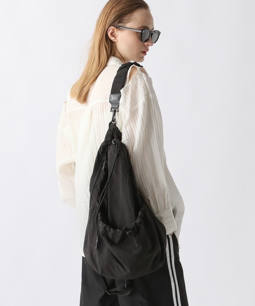 FOREVER 21(フォーエバー トゥエンティーワン)の「【2024SS】2WAY巾着リュック(バックパック/リュック・レディース・ブラック/カーキ・FREE)」の2枚目の写真