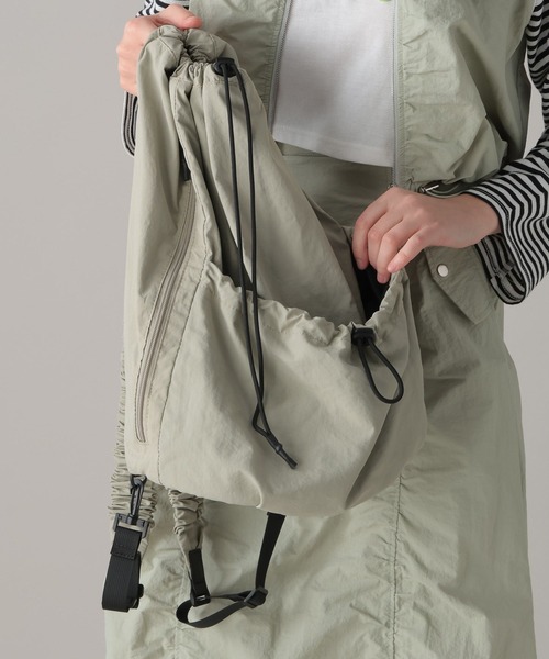 FOREVER 21(フォーエバー トゥエンティーワン)の「【2024SS】2WAY巾着リュック(バックパック/リュック・レディース・ブラック/カーキ・FREE)」の6枚目の写真