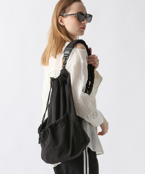 FOREVER 21(フォーエバー トゥエンティーワン)の「【2024SS】2WAY巾着リュック(バックパック/リュック・レディース・ブラック/カーキ・FREE)」の22枚目の写真