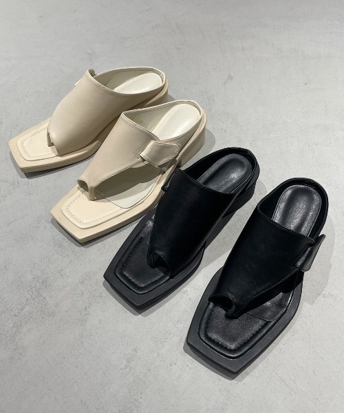 AIC.（エーアイシー）の「カットアウトトングフラットサンダル（サンダル・レディース・ブラック/オフホワイト・SMALL/MEDIUM/LARGE）」の3枚目の写真