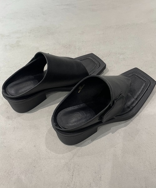 AIC.（エーアイシー）の「カットアウトトングフラットサンダル（サンダル・レディース・ブラック/オフホワイト・SMALL/MEDIUM/LARGE）」の5枚目の写真