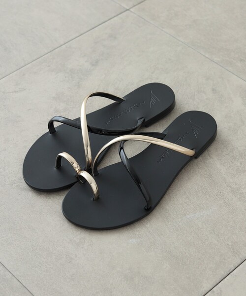 GALLEST（ギャレスト）の「◆【NICOLAS LAINAS】レザーフラットサンダル（サンダル・レディース・ゴールド/シルバー・35/45）」の2枚目の写真