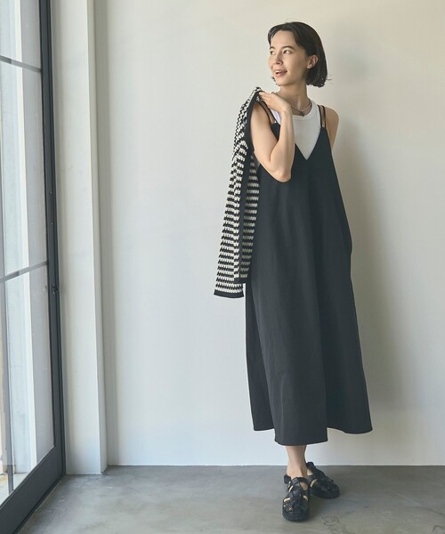 coen(コーエン)の「ポリツイルダブルストラップキャミワンピース(ワンピース・レディース・ダークブラウン/ベージュ/ブラック・L/M)」の8枚目の写真