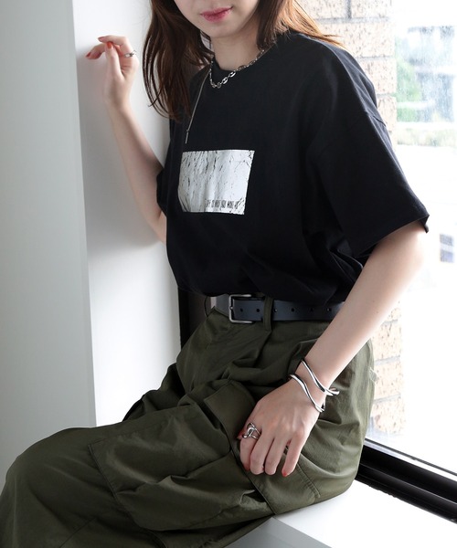 MAISON BREEZE（メゾンブリーズ）の「【MAISON BREEZE】綿天竺オーバーサイズ 箔プリントT 223-561-0088-2 DTK（Tシャツ/カットソー・レディース・ホワイト系その他2/ブラック系その他2/ブラック/ホワイト・FREE）」の3枚目の写真