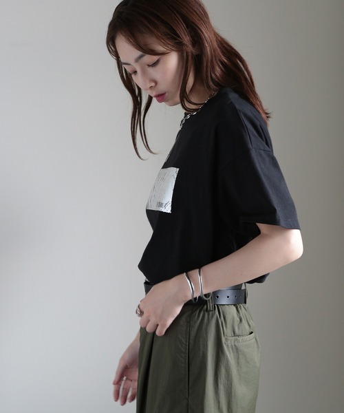 MAISON BREEZE（メゾンブリーズ）の「【MAISON BREEZE】綿天竺オーバーサイズ 箔プリントT 223-561-0088-2 DTK（Tシャツ/カットソー・レディース・ホワイト系その他2/ブラック系その他2/ブラック/ホワイト・FREE）」の22枚目の写真