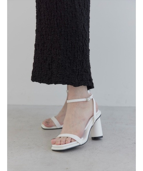 amel（エイメル）の「チャンキーヒールクッションサンダル（サンダル・レディース・ライトベージュ/ホワイト・23.5/24/23/24.5）」の4枚目の写真