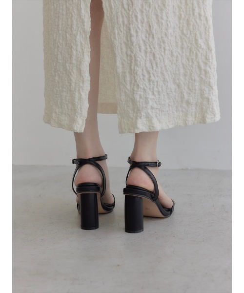 amel（エイメル）の「チャンキーヒールクッションサンダル（サンダル・レディース・ライトベージュ/ホワイト・23.5/24/23/24.5）」の11枚目の写真