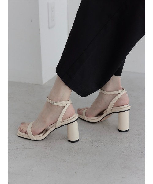 amel（エイメル）の「チャンキーヒールクッションサンダル（サンダル・レディース・ライトベージュ/ホワイト・23.5/24/23/24.5）」の16枚目の写真