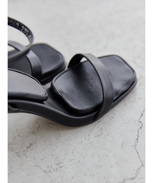 amel（エイメル）の「チャンキーヒールクッションサンダル（サンダル・レディース・ライトベージュ/ホワイト・23.5/24/23/24.5）」の21枚目の写真