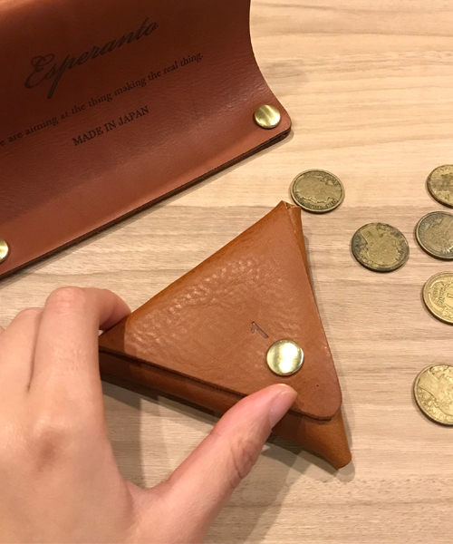 Esperanto(エスペラント)の「esperanto (エスペラント)/ミネルバボックスレザー 三角コインケース(コインケース・メンズ・ブルー/ブラウン/グリーン/キャメル/ブラック/イエロー/グレー/レッド/ネイビー・FREE)」の8枚目の写真