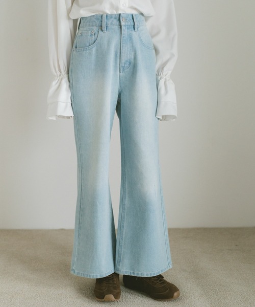 VANNIE U（ヴァニーユー）の「オーバーダイセミフレアデニムパンツ（デニムパンツ・レディース・ブルー/インディゴブルー/ブラック/ライトブルー・L/M/S）」の3枚目の写真