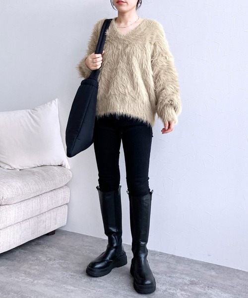 reca（レカ）の「長毛フェザーヤーンVネックニットプルオーバー（ニット/セーター・レディース・サンドベージュ/レッド系その他/ブラウン系その他・FREE）」の8枚目の写真