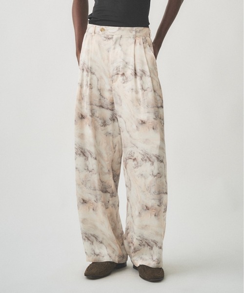 Juha（ユハ）の「ABSTRACT WIDE EASY PANTS（スラックス・メンズ・ネイビー/アイボリー・4/3/2）」の2枚目の写真