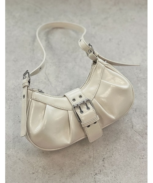 Re:EDIT（リエディ）の「[2024AW BAG COLLECTION]ハーフムーンワンベルトバッグ（ハンドバッグ・レディース・ブラック/レッド/シルバー/アイボリー・FREE）」の2枚目の写真