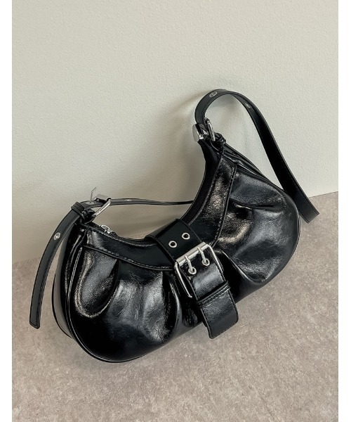 Re:EDIT（リエディ）の「[2024AW BAG COLLECTION]ハーフムーンワンベルトバッグ（ハンドバッグ・レディース・ブラック/レッド/シルバー/アイボリー・FREE）」の18枚目の写真