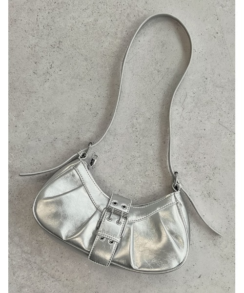 Re:EDIT（リエディ）の「[2024AW BAG COLLECTION]ハーフムーンワンベルトバッグ（ハンドバッグ・レディース・ブラック/レッド/シルバー/アイボリー・FREE）」の22枚目の写真