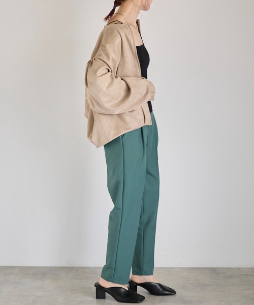 Fizz（フィズ）の「【Fizz/フィズ】　フェイクスウェード　ボリュームスリーブノーカラーブルゾン（ブルゾン・レディース・ブラック/アイボリー/グレイッシュベージュ・M）」の21枚目の写真