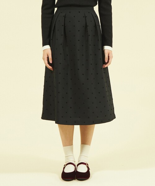 MACKINTOSH PHILOSOPHY（ﾏｯｷﾝﾄｯｼｭ ﾌｨﾛｿﾌｨｰ）の「ドットジャガードタックスカート（スカート・レディース・オフホワイト/ブラック・36/38）」の2枚目の写真