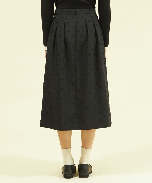 MACKINTOSH PHILOSOPHY（ﾏｯｷﾝﾄｯｼｭ ﾌｨﾛｿﾌｨｰ）の「ドットジャガードタックスカート（スカート・レディース・オフホワイト/ブラック・36/38）」の7枚目の写真