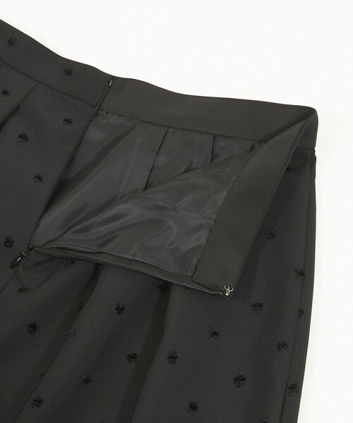 MACKINTOSH PHILOSOPHY（ﾏｯｷﾝﾄｯｼｭ ﾌｨﾛｿﾌｨｰ）の「ドットジャガードタックスカート（スカート・レディース・オフホワイト/ブラック・36/38）」の8枚目の写真