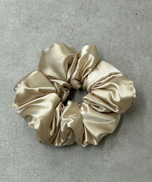 SHENERY（シーナリー）の「メタリックシュシュ（その他ヘアアクセサリー・レディース・ブラック/ベージュ・FREE）」の10枚目の写真