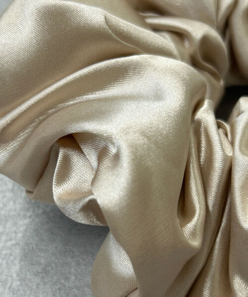 SHENERY（シーナリー）の「メタリックシュシュ（その他ヘアアクセサリー・レディース・ブラック/ベージュ・FREE）」の11枚目の写真